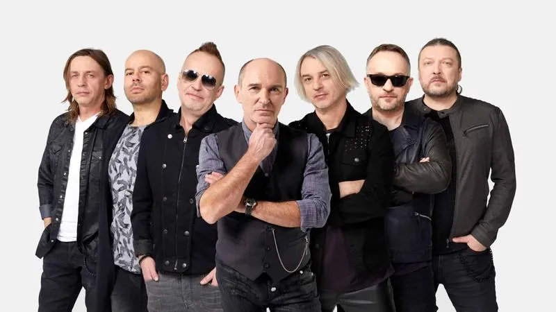 De Mono i ich kultowa piosenka Zostańmy sami: historia, która porusza serca