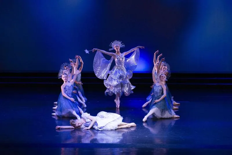 Kopciuszek w teatrze: odkryj zaskakujące reinterpretacje znanej baśni