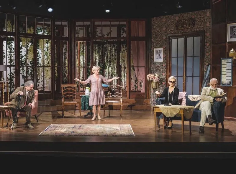 Kwartet spektakl: Emocje i tajemnice, które zachwycają w teatrze