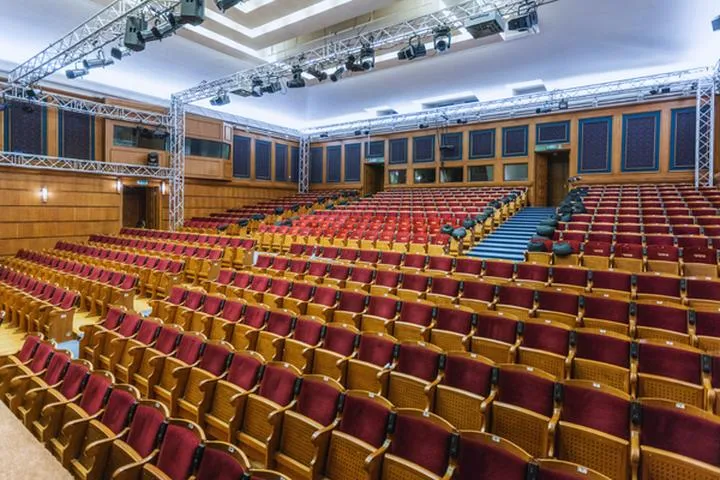 Najłatwiejsza droga do Teatru 6 piętro – gdzie szukać wejścia?