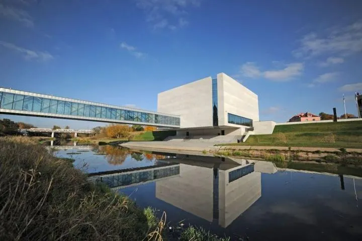 Odkryj Bramę Poznania: Przewodnik po cenach, zniżkach i rezerwacjach biletów na 2026 rok