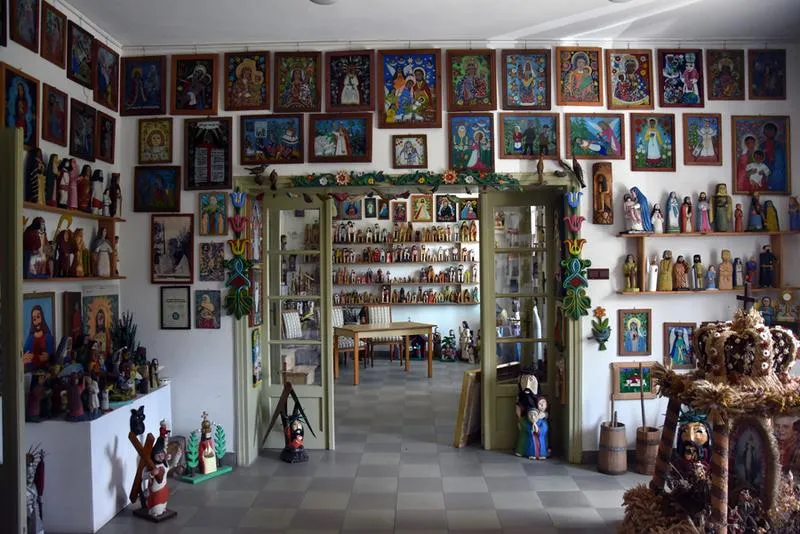 Odkryj fascynujące tradycje w muzeum sztuki ludowej i zanurz się w magiczny świat wystaw