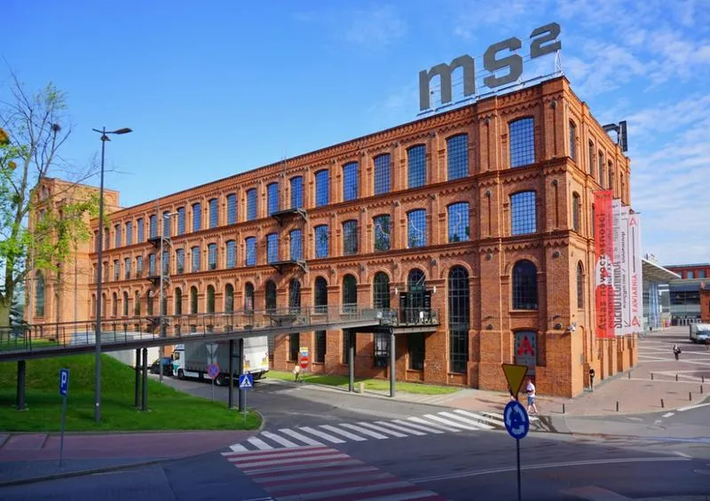 Odkryj Muzeum Sztuki Współczesnej w Łodzi: Historia, Fascynujące Wystawy i Niezapomniane Atrakcje