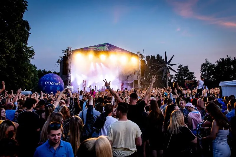 Poznań koncerty dzisiaj: odkryj muzyczne emocje w mieście pełnym pasji