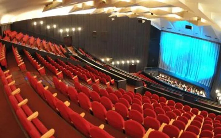 Pracownicy Teatru Wielkiego w Łodzi – Co musisz wiedzieć i jak się z nimi skontaktować?