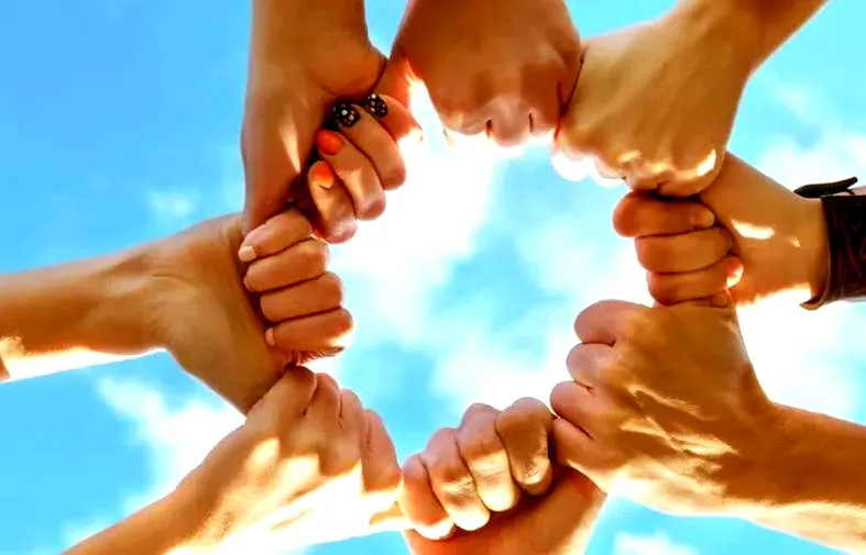 Spektakl Imię: odkryj emocje i konflikty skryte w przyjaźni