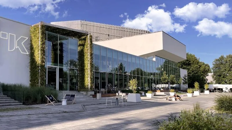 Za kulisami sceny: Jak powstaje spektakl teatralny i jego tajemnice