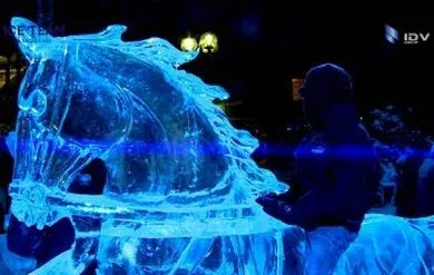 Zachwycające dzieła sztuki lodowej: Rzeźba z lodu krok po kroku