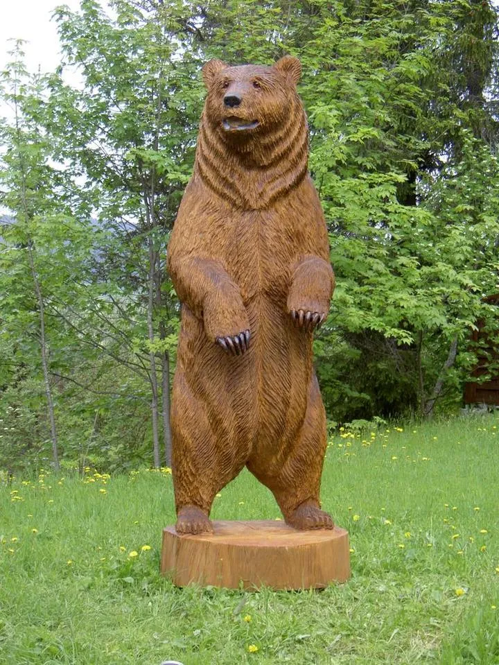 Rzeźba niedźwiedzia w sztuce